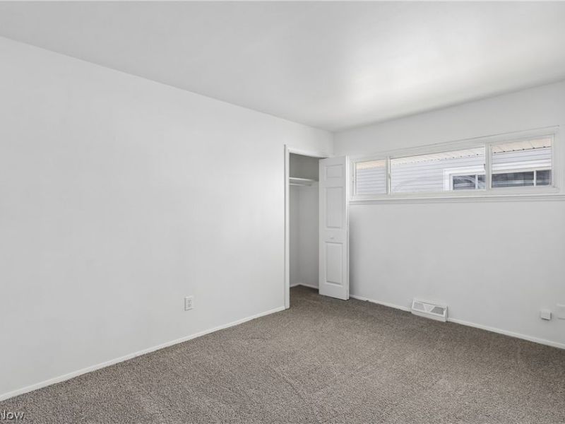 9011 Manorford Drive, Cleveland, OH 44130 Photo 9