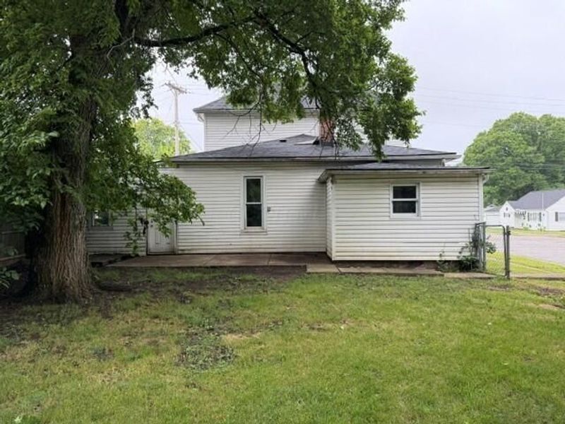 128 W Corwin Street , Circleville, OH 43113 Photo 6