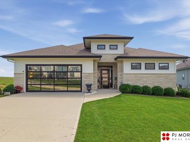 10734 S 127th Plaza, Omaha, NE 68138