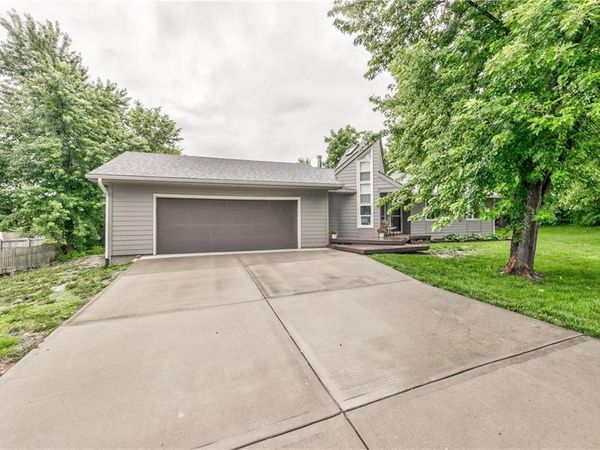 105 E Cedar Drive, Spring Hill, KS 66083