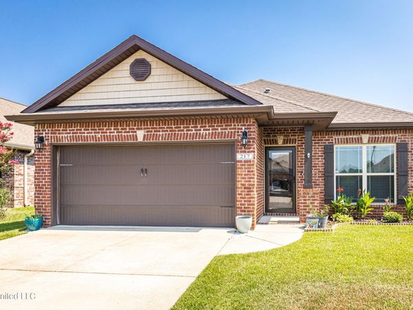 217 Sandy Drive, Ocean Springs, MS 39564