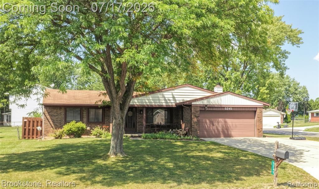 5245 Spinning Wheel Drive, Grand Blanc Township, MI 48439 Main Photo