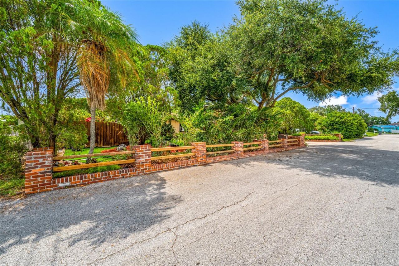 1488 Laconia Drive E, Clearwater, FL 33764 Photo