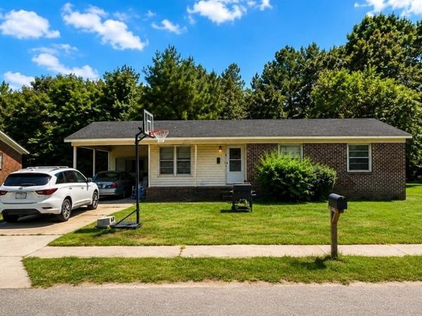 215 Huggins St , Marion, SC 29571
