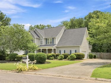 6356 Wilmington Way, Flowery Branch, GA 30542
