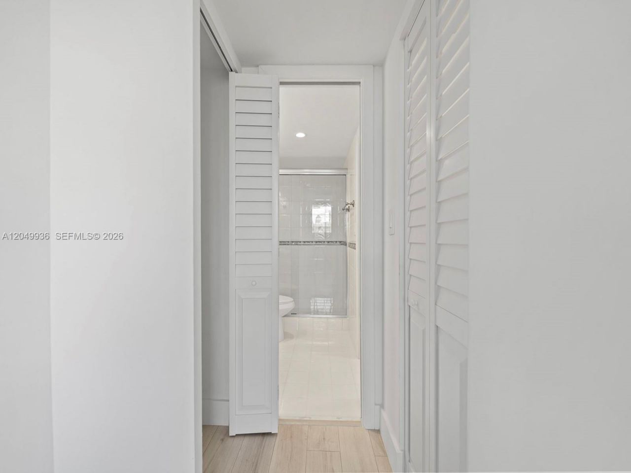 401 Ocean Dr , Unit 403, Miami Beach, FL 33139 Photo