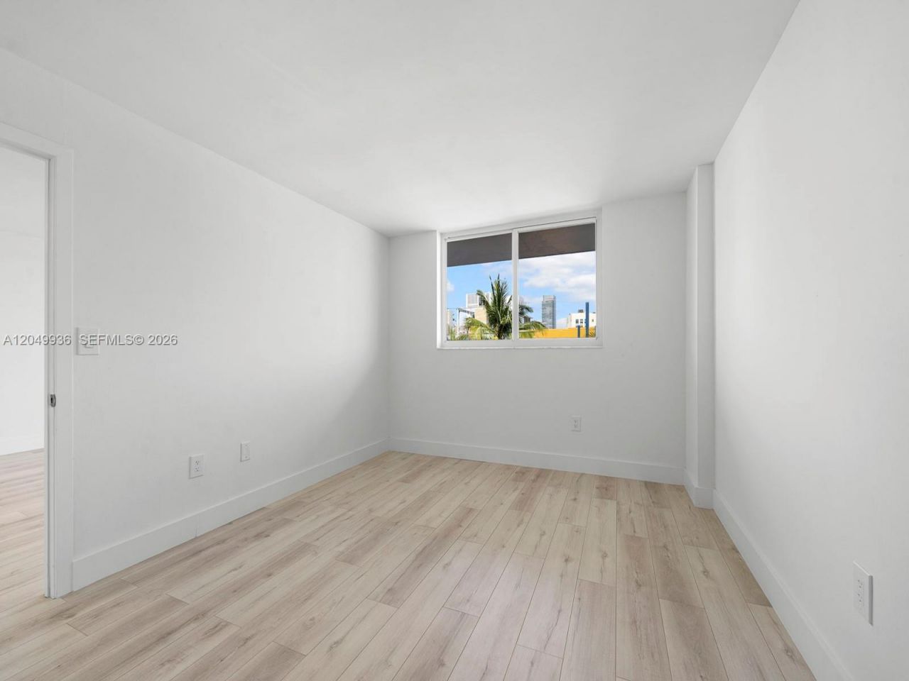 401 Ocean Dr , Unit 403, Miami Beach, FL 33139 Photo