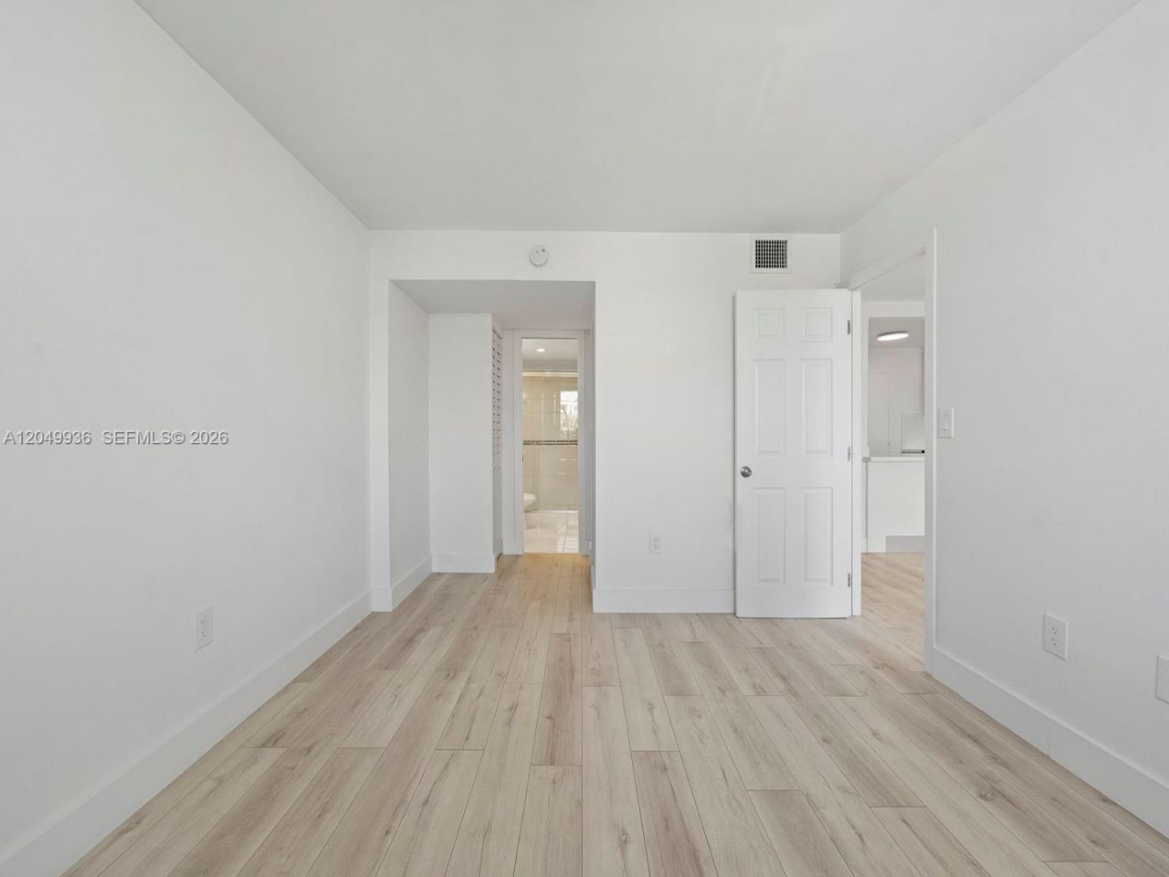 401 Ocean Dr , Unit 403, Miami Beach, FL 33139 Photo