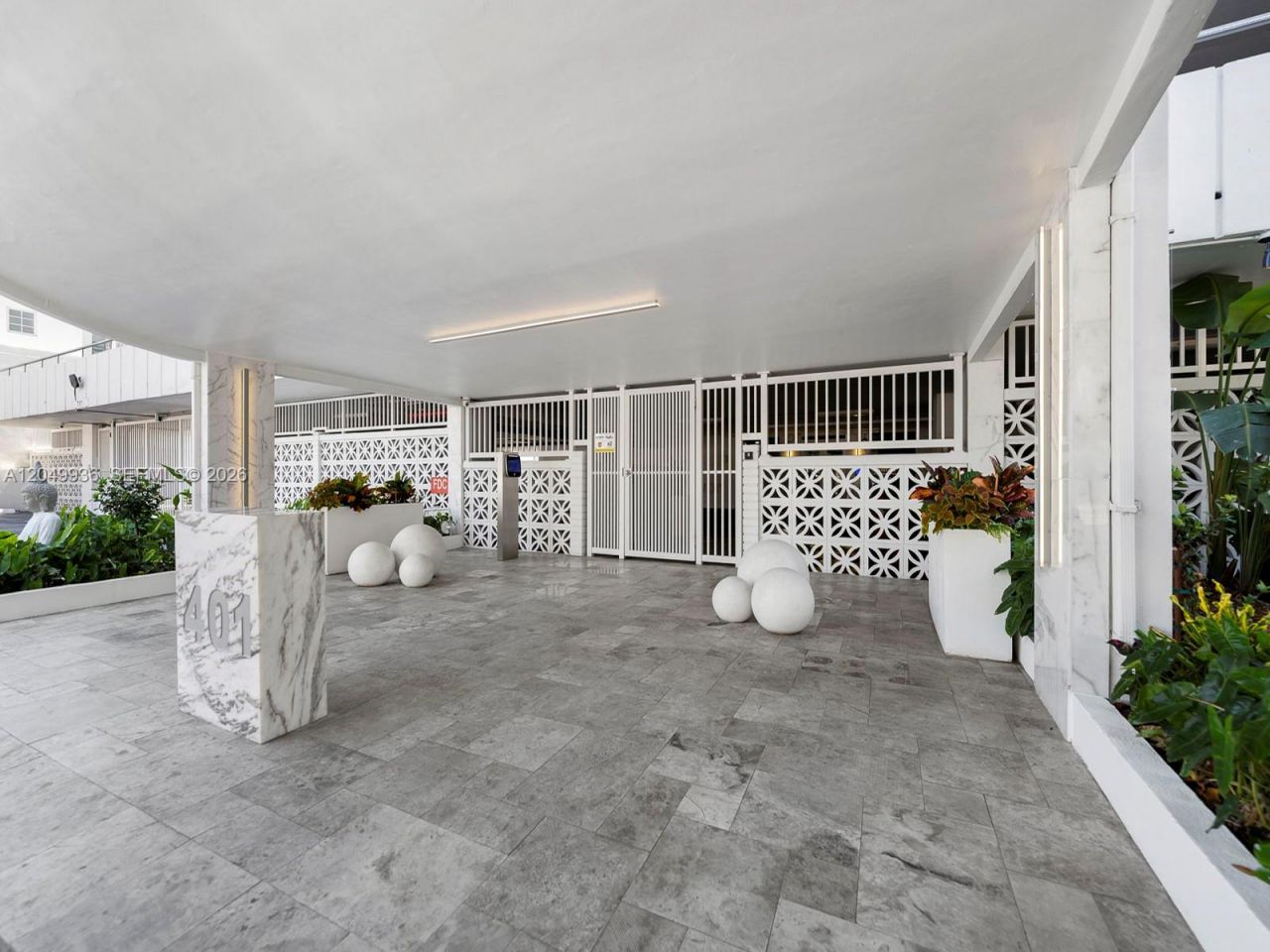 401 Ocean Dr , Unit 403, Miami Beach, FL 33139 Photo