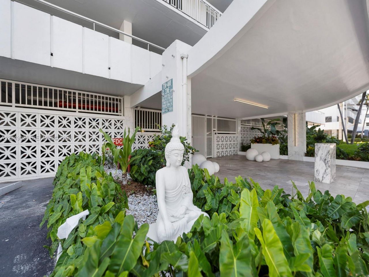 401 Ocean Dr , Unit 403, Miami Beach, FL 33139 Photo