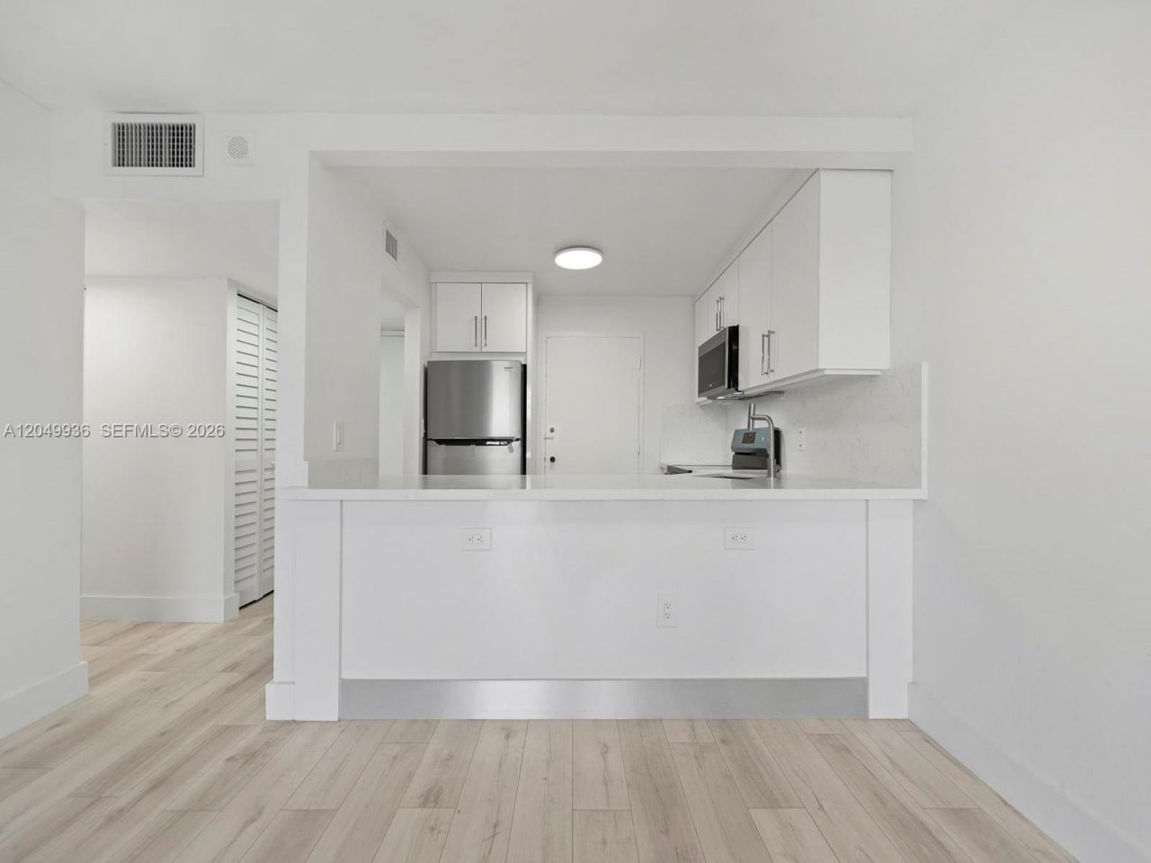 401 Ocean Dr , Unit 403, Miami Beach, FL 33139 Photo