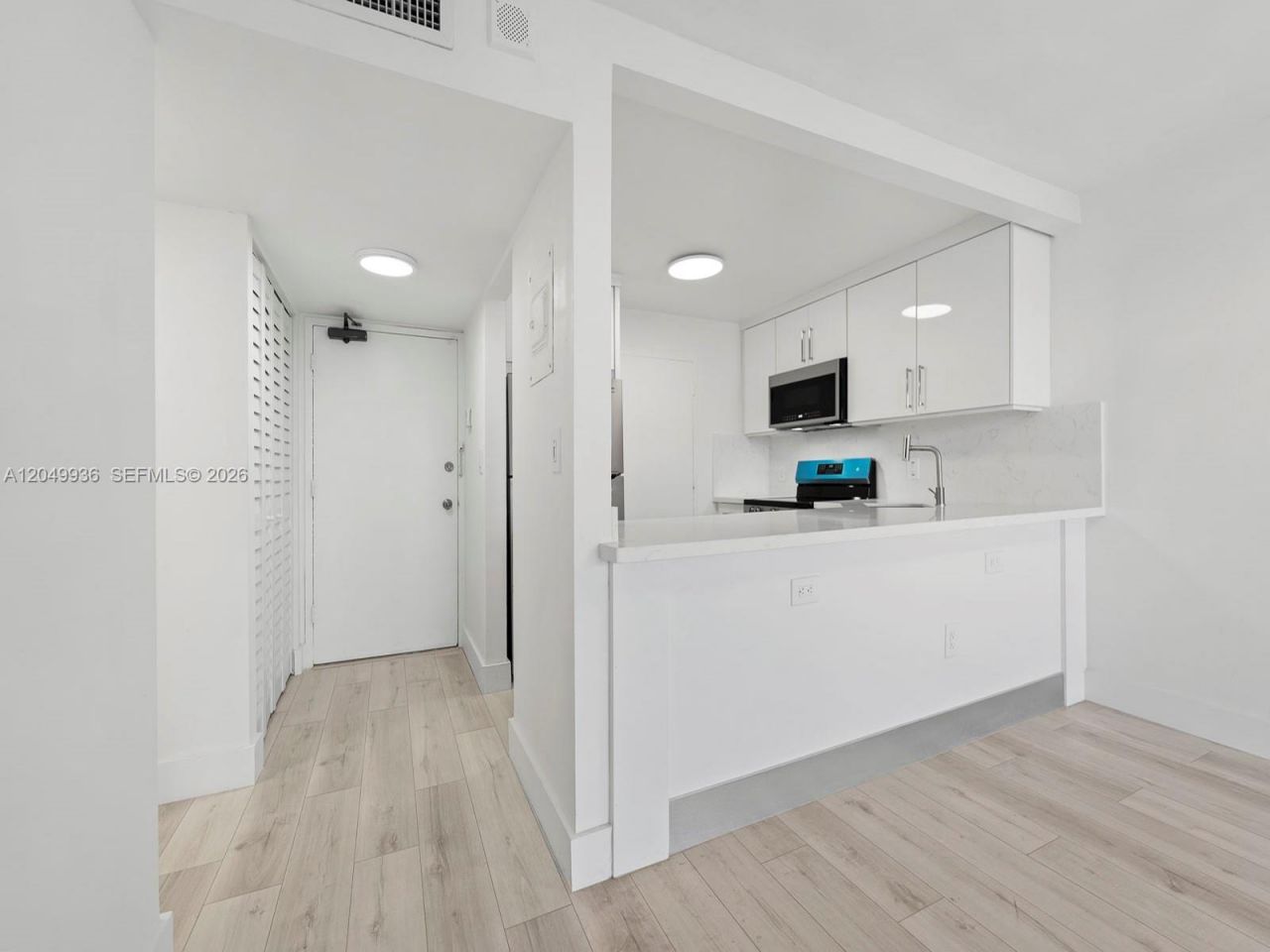 401 Ocean Dr , Unit 403, Miami Beach, FL 33139 Photo