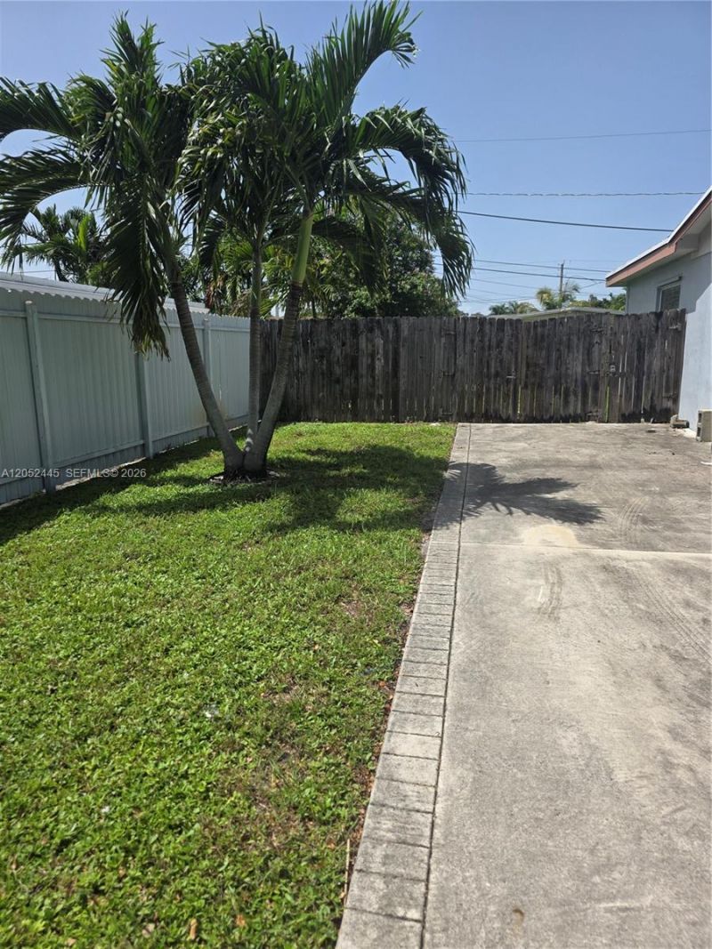8035 NW 185th St, Unit 8035, Hialeah, FL 33015 Photo