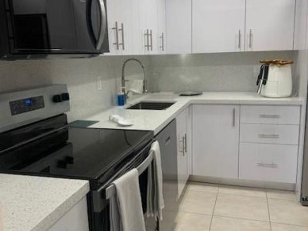 2850 N PALM AIRE Drive, Unit 206, Pompano Beach, FL 33069