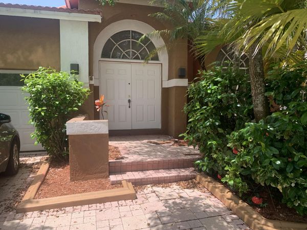 11585 N Quayside Drive, Cooper City, FL 33026