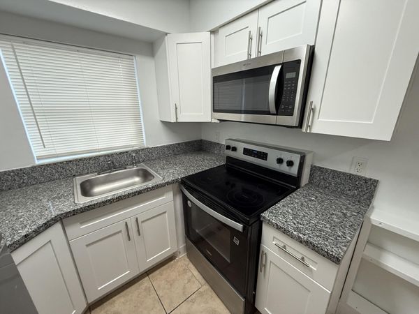 1941 NW 14th Avenue, Unit D, Fort Lauderdale, FL 33311
