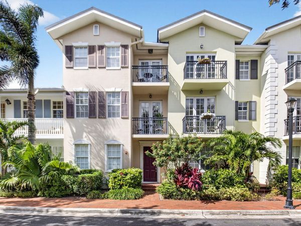 1054 E Heritage Club Circle, Delray Beach, FL 33483
