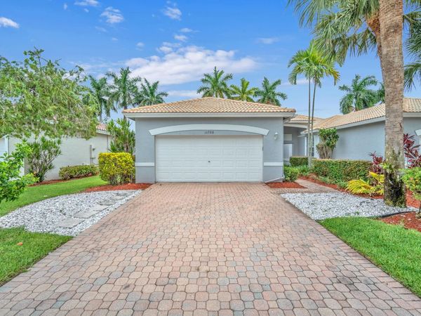 10788 Royal Caribbean Circle, Boynton Beach, FL 33437