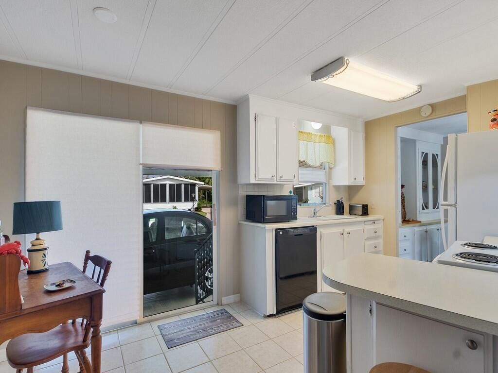 174 NE Emerald Drive, Jensen Beach, FL 34957 Photo