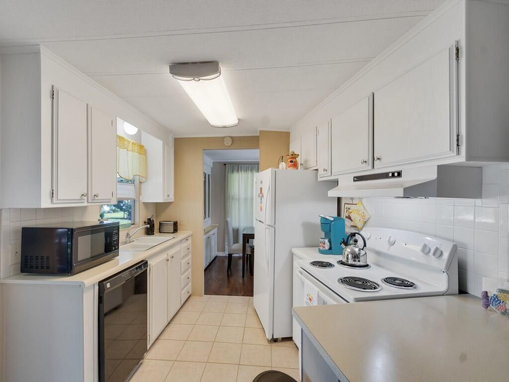 174 NE Emerald Drive, Jensen Beach, FL 34957 Photo