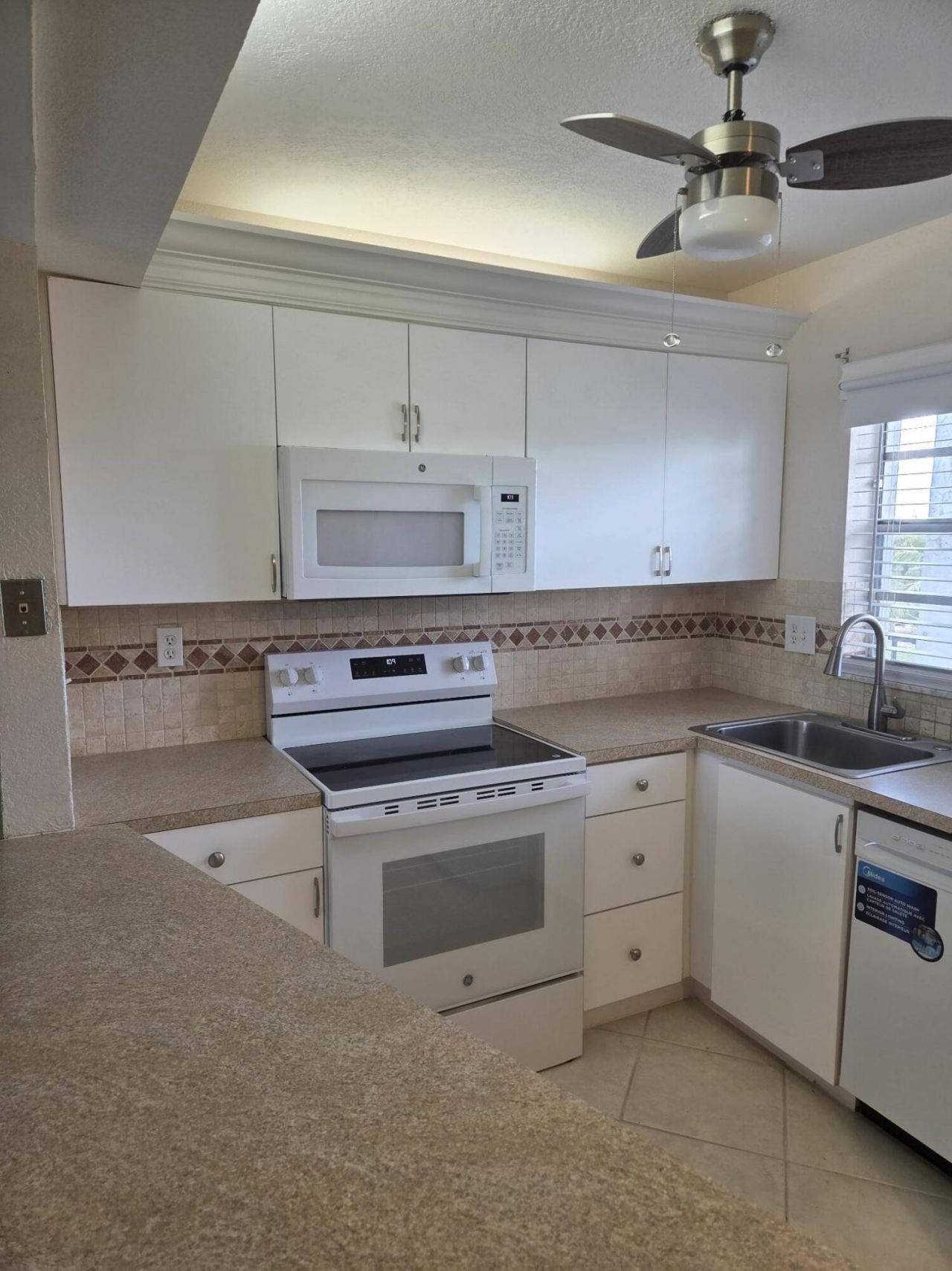 2998 Sunrise Lakes Drive E, Unit 411, Sunrise, FL 33322 Photo