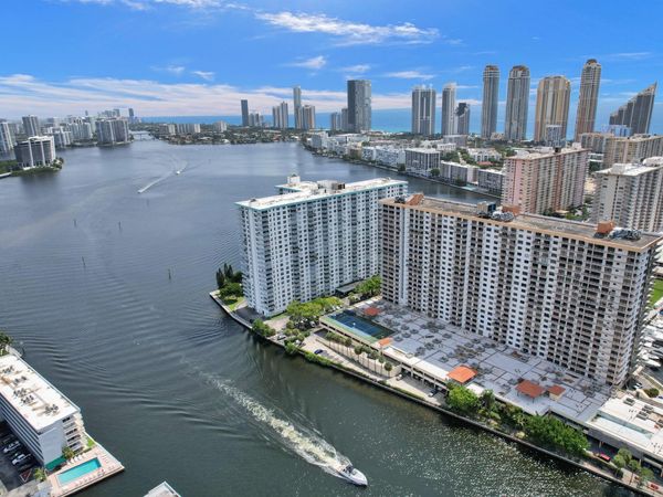 301 174th Street, Unit 1401, Sunny Isles Beach, FL 33160