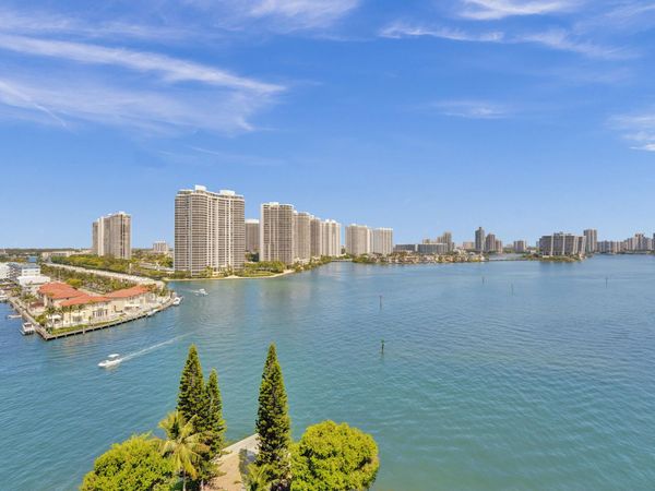 301 174th Street, Unit 1401, Sunny Isles Beach, FL 33160