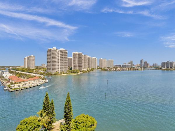 301 174th Street, Unit 1401, Sunny Isles Beach, FL 33160