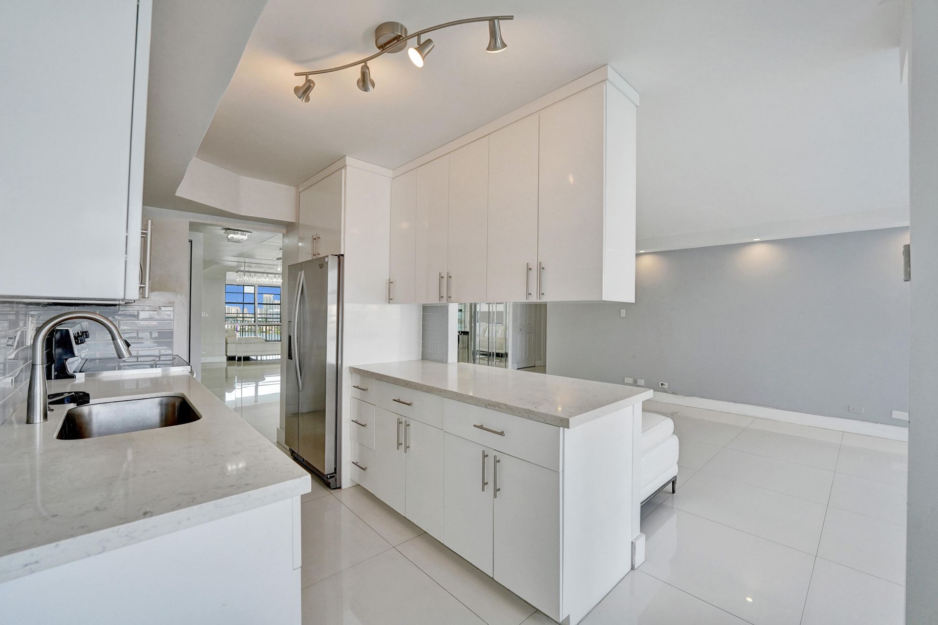 301 174th Street, Unit 1401, Sunny Isles Beach, FL 33160 Photo