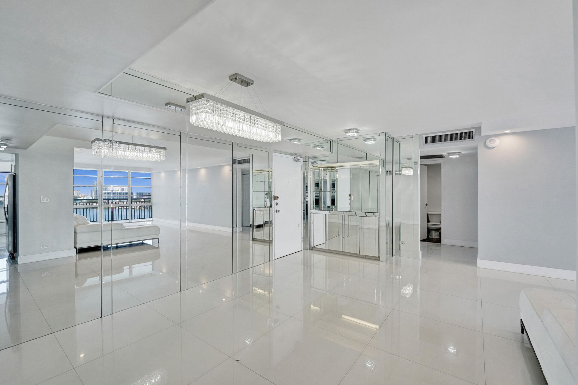 301 174th Street, Unit 1401, Sunny Isles Beach, FL 33160 Photo