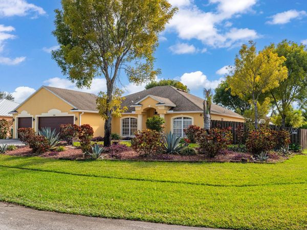 598 SW Kaabe Avenue, Port St. Lucie, FL 34953