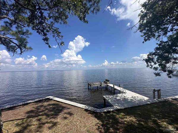 2738 Sunrunner Ln, Gulf Breeze, FL 32563