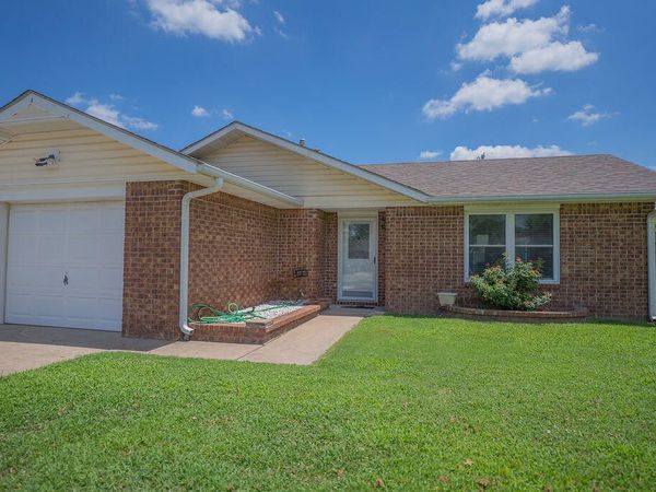 2210 Willow Lane , Miami, OK 74354