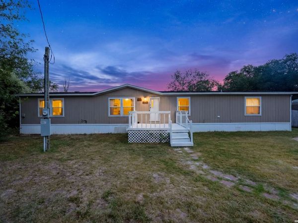 3907 ANAQUA DR, Elmendorf, TX 78112