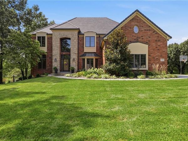 4402 NW Bittersweet Lane, Blue Springs, MO 64015