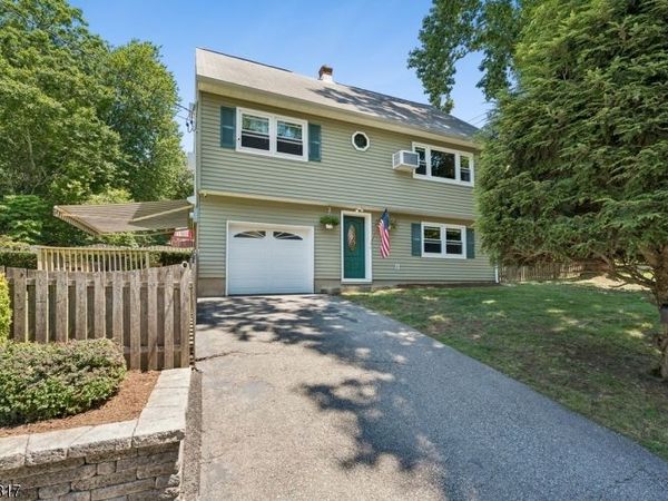 4 Dogwood Ter, Wayne, NJ 07470