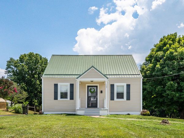 705 Vine ST , Bedford, VA 24523