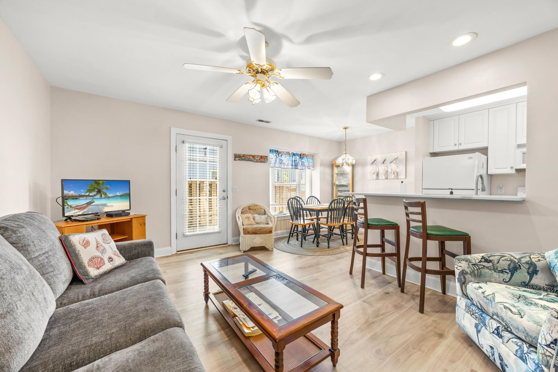 2703 Edge Dr. Photo 4