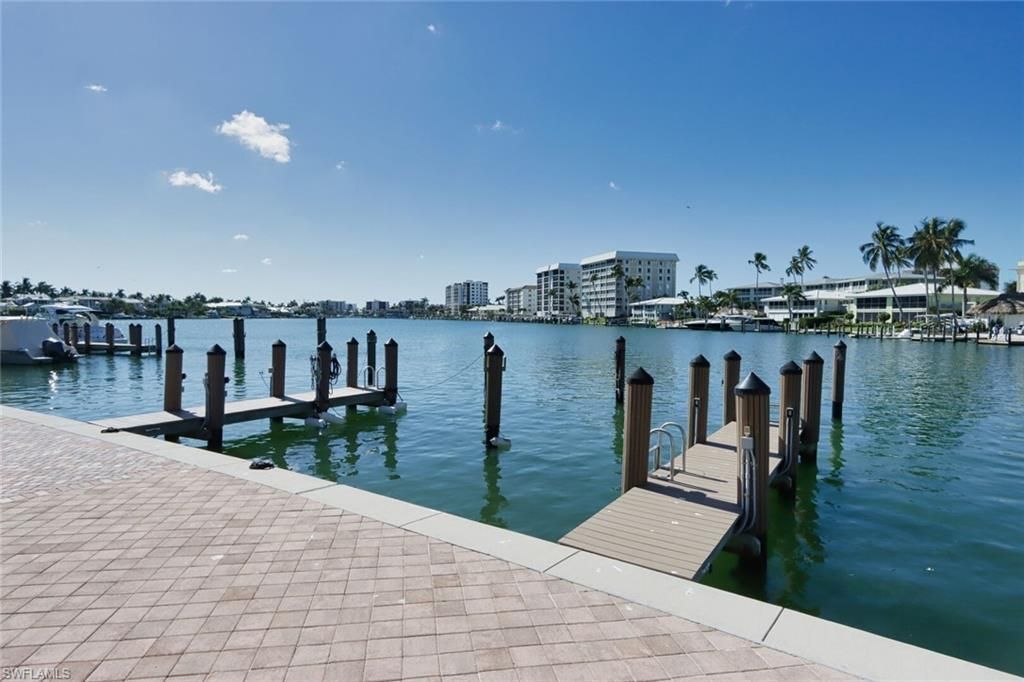 222 Harbour Dr , Unit 105, Naples, FL 34103 Photo