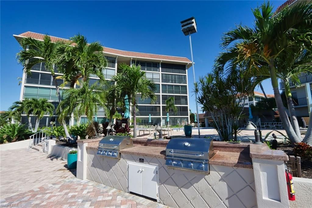 222 Harbour Dr , Unit 105, Naples, FL 34103 Photo