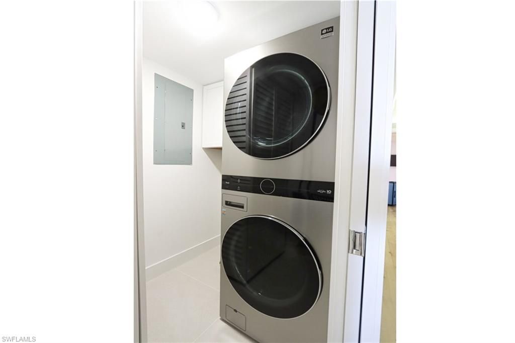 222 Harbour Dr , Unit 105, Naples, FL 34103 Photo