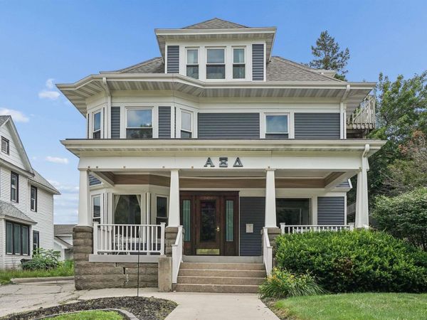 2410 College Street, Cedar Falls, IA 50613