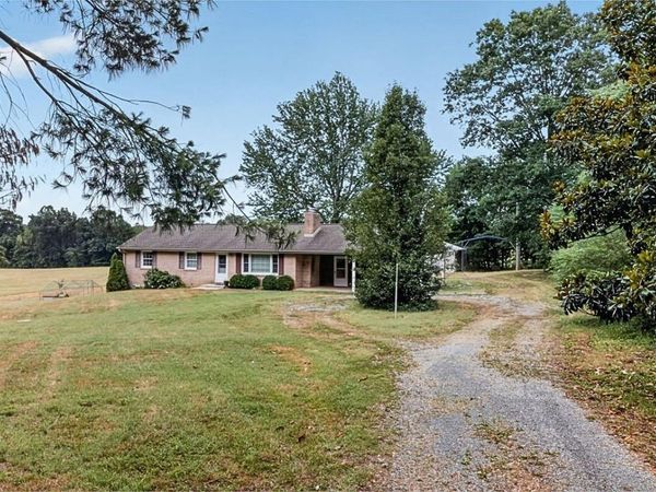 1069 PECKS RD, Bedford, VA 24523
