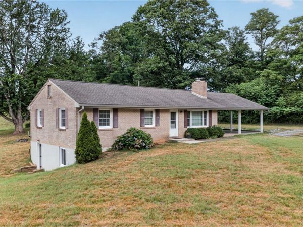 1069 PECKS RD , Bedford, VA 24523