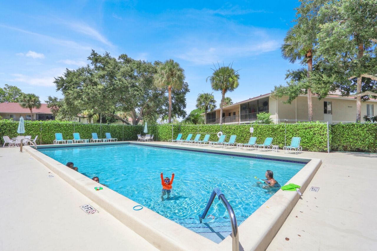 6563 Chasewood Drive, Unit F, Jupiter, FL 33458 Photo
