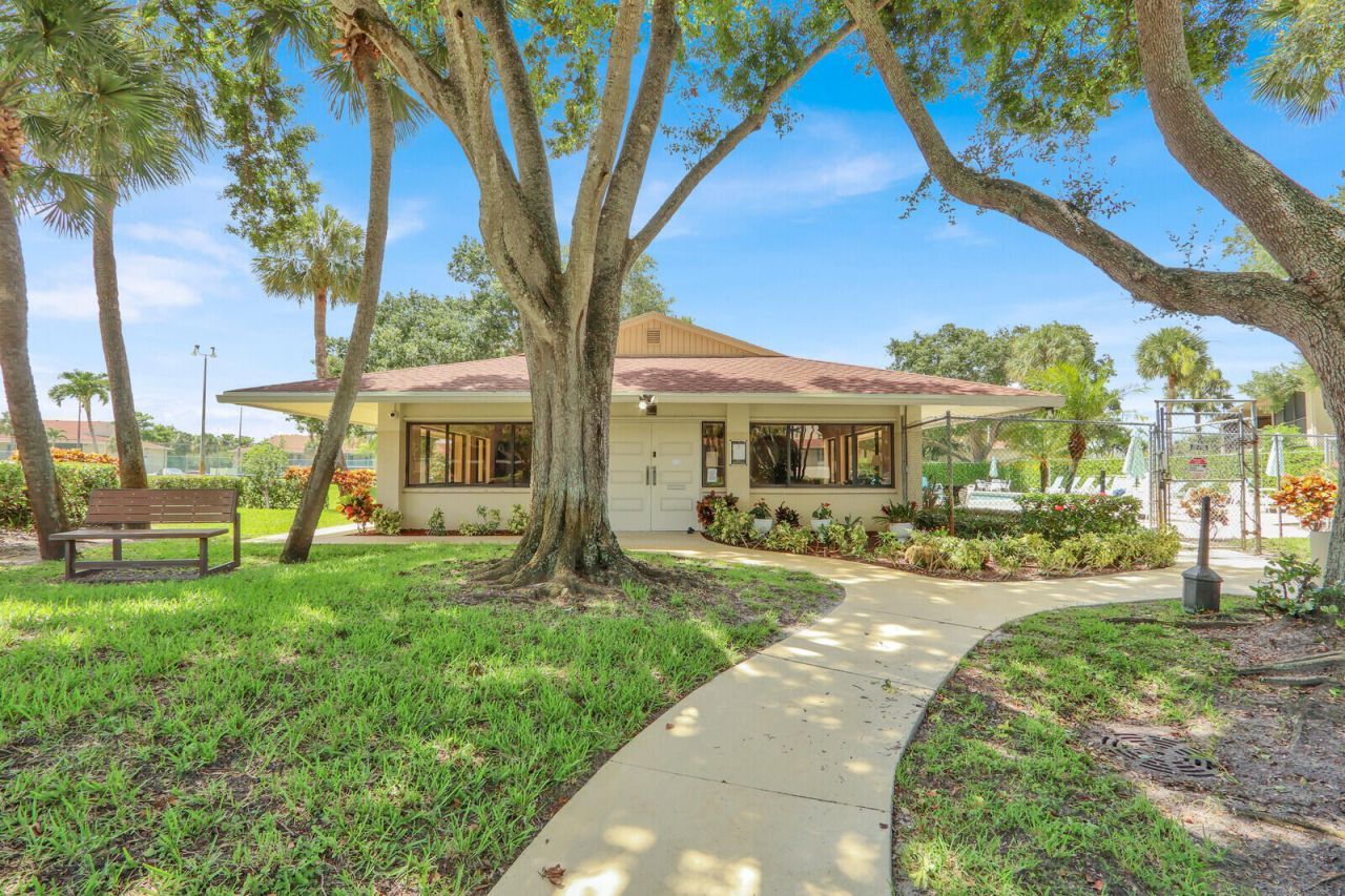 6563 Chasewood Drive, Unit F, Jupiter, FL 33458 Photo
