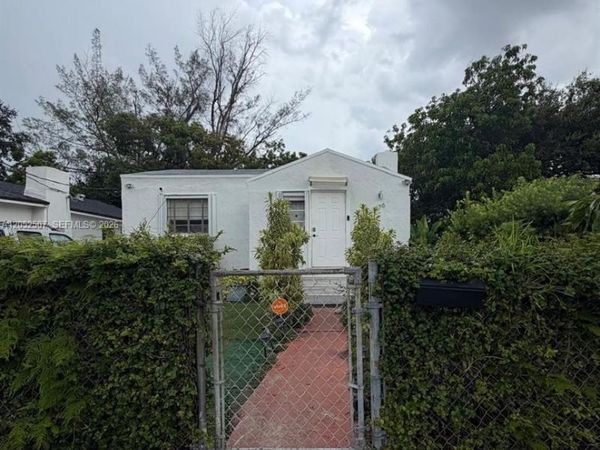 1176 NW 58th Terrace , Miami, FL 33127