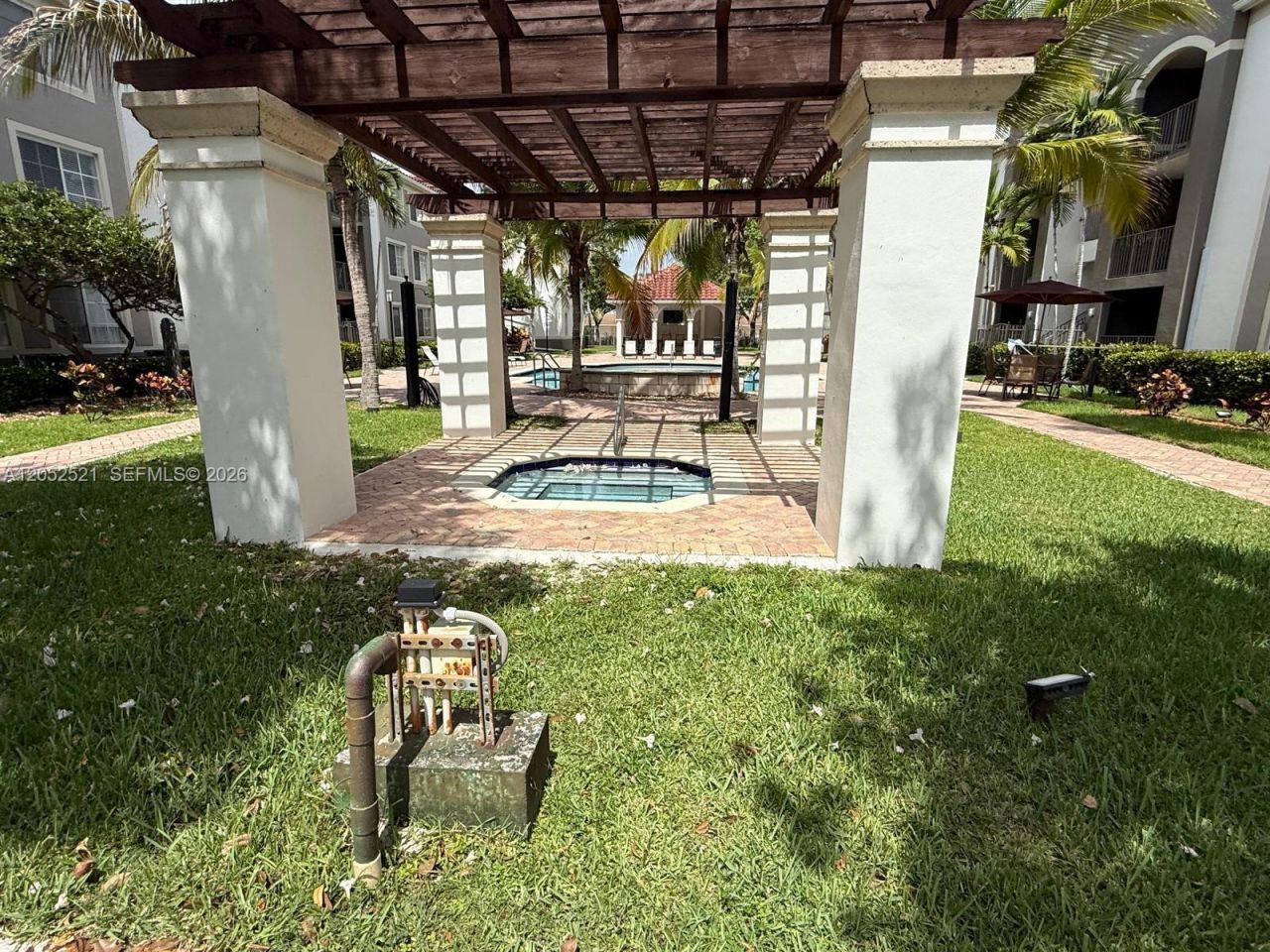 6861 SW 44th St , Unit 205, Miami, FL 33155 Photo