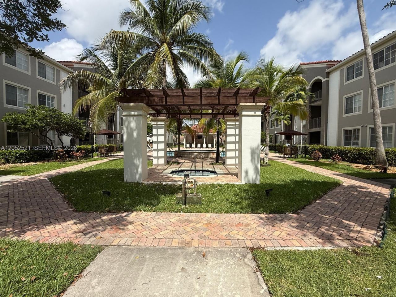 6861 SW 44th St , Unit 205, Miami, FL 33155 Photo