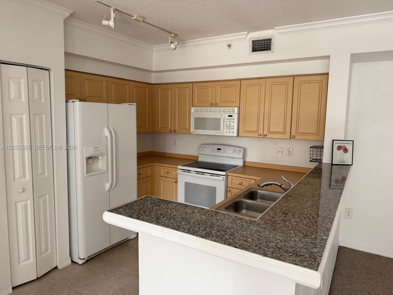 6861 SW 44th St , Unit 205, Miami, FL 33155 Photo